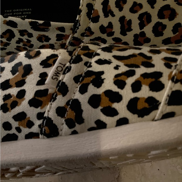 Toms Birch Leopard Print Slip On Shoes, 7.5 - Picture 5 of 8